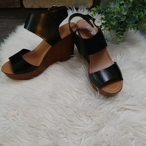Jore Taylor snake print Wedges size 10